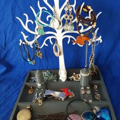 20180702_132952.jpg LOTR Jewellery Tree