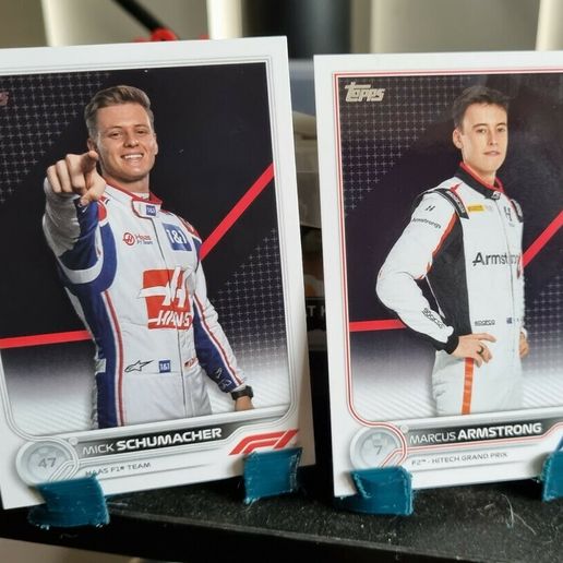 5fd13bee-0738-480d-a3da-7e58f394fa2e.jpg Topps Trading cards minimalist stand