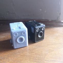 processed-f3813602-750c-470c-aef6-8fe3f7bb63af_t43NNUAL.jpeg Free STL file box brownie camera charm・3D printer model to download