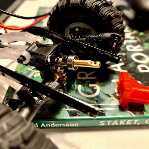 Axial scx24 pass through middle axle for 6x6