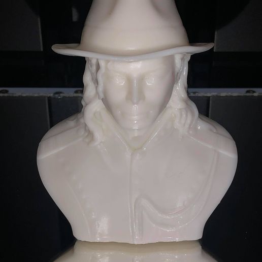 83895389_182764403106061_7817802465494958080_n.jpg Busca a Michael Jackson...