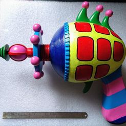 Finished Item Ref.jpg Killer Klowns from Outer Space Candy Floss Ray Gun and Stand model kit