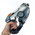 Tracer-prop-replica-Overwatch-Blasters4Masters-8-2.jpg Tracer Pulse Pistol Overwatch Weapon Prop Replica