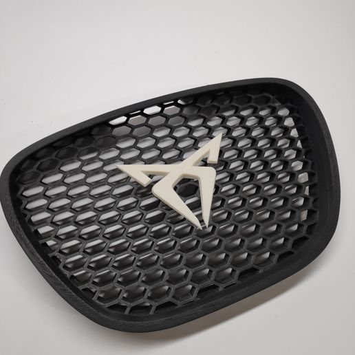 viber_image_2024-07-21_17-18-34-385.jpg Seat Ibiza 6l front Cupra grill