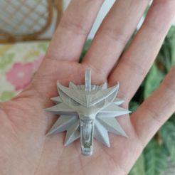 The-Witcher-Emblema-del-lobo.jpg The Witcher Wolf Emblem Key Ring and Pendant