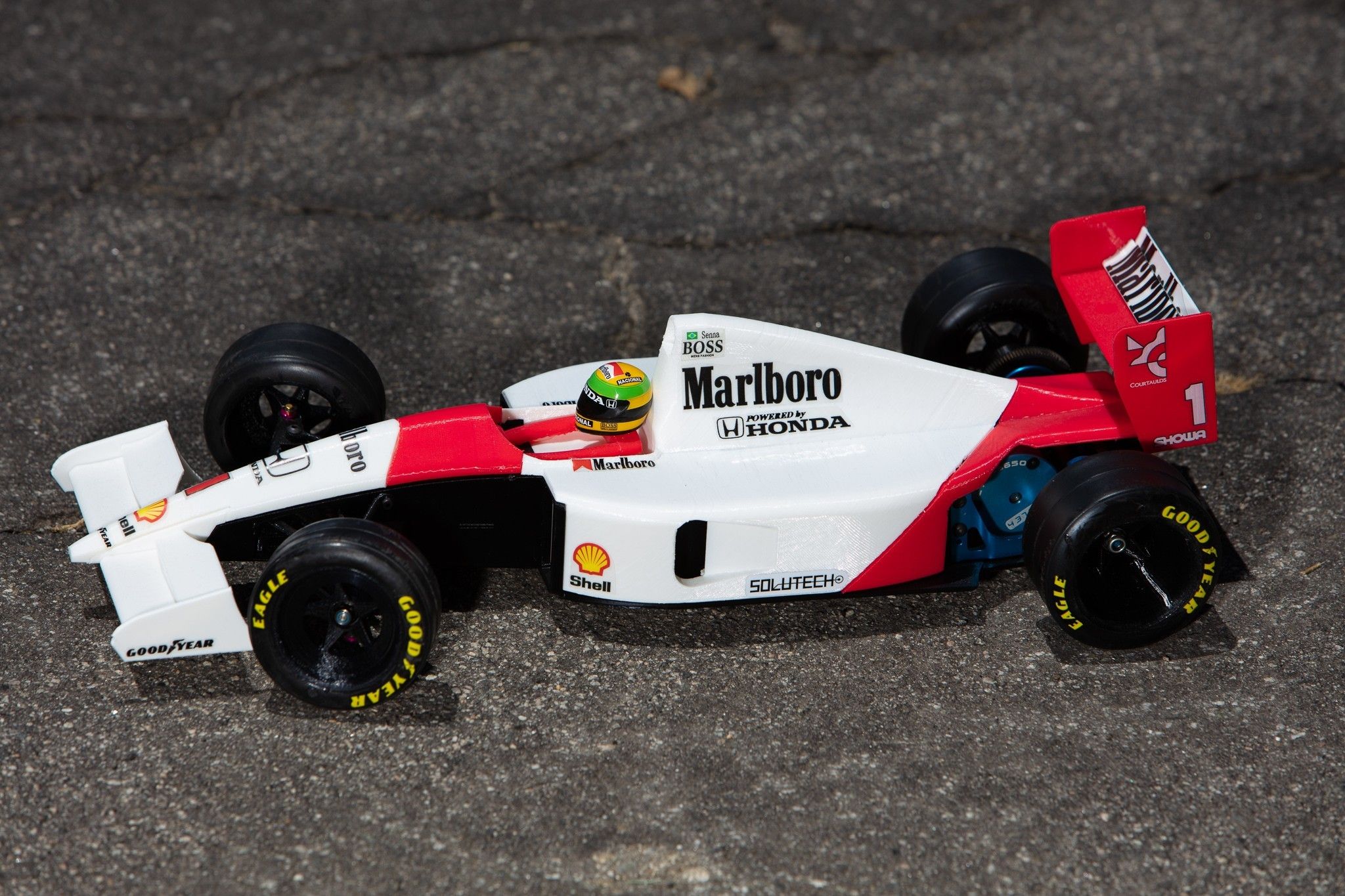 _S2A1043.jpg Download free STL file Aryton Senna's Mclaren MP4/6 3d Printed RC F1 Car • 3D print object, brett