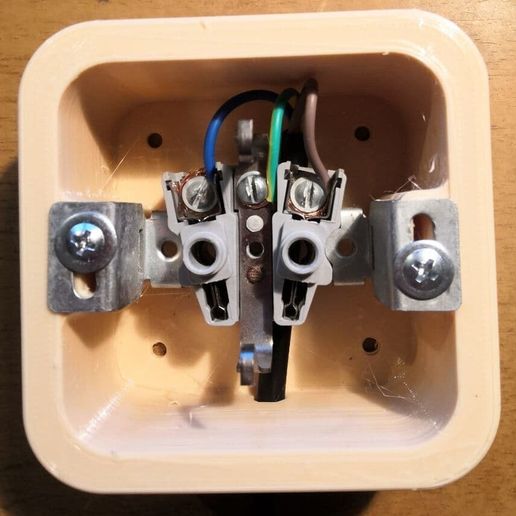 photo_2021-12-04_20-59-21.jpg Box for electrical outlet