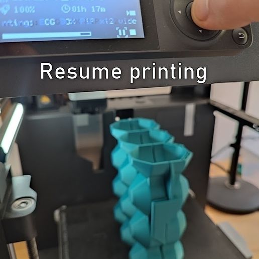 2025-09-04_13h57_47.jpg EGGBOX (x12) v2025 - Print in place - Stackable - Screwless