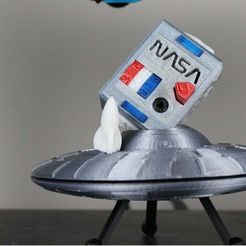 IMG_4814.JPG Free STL file UFO Holder for The Launch Puzzle Box (Not Great! Hahaha)・3D printer model to download