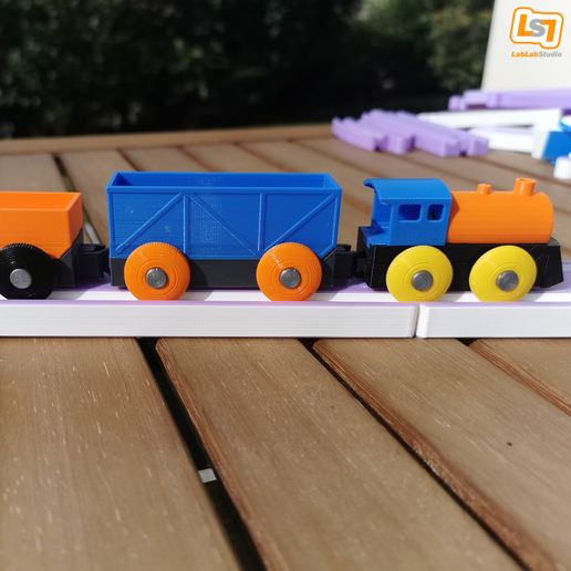 image-11.jpg Ikea / Brio compatible train