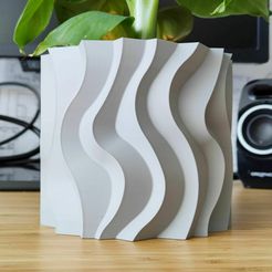 MigIMG_20230707_132547.jpg Free STL file Distortion 2 Pot and Planter for your House Plants - Vase mode・3D printable object to download
