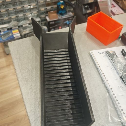 Sluice box for narrow creeks (for fine gold)