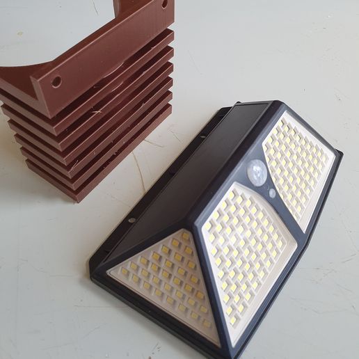 20200301_124741.jpg Montura de luz solar/LED