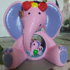 Simpática mamá elefante y sus elefantitos impresos sin soportes