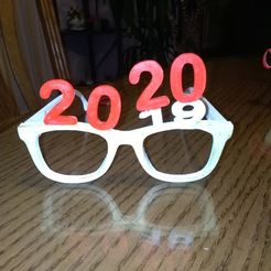 81185336_2448089842072625_2315762167464329216_n.jpg Free STL file new year glasses 2020・3D printing idea to download