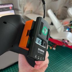 FD75537C-32FD-4BFD-8344-D6C62C679F98.JPG Бесплатный STL файл BetaFPV Lite Radio 3 Pro Nano к стандартному адаптеру JR・Дизайн 3D-принтера для скачивания