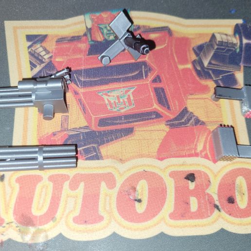 1000002003.jpg Diverses armes de Transformers