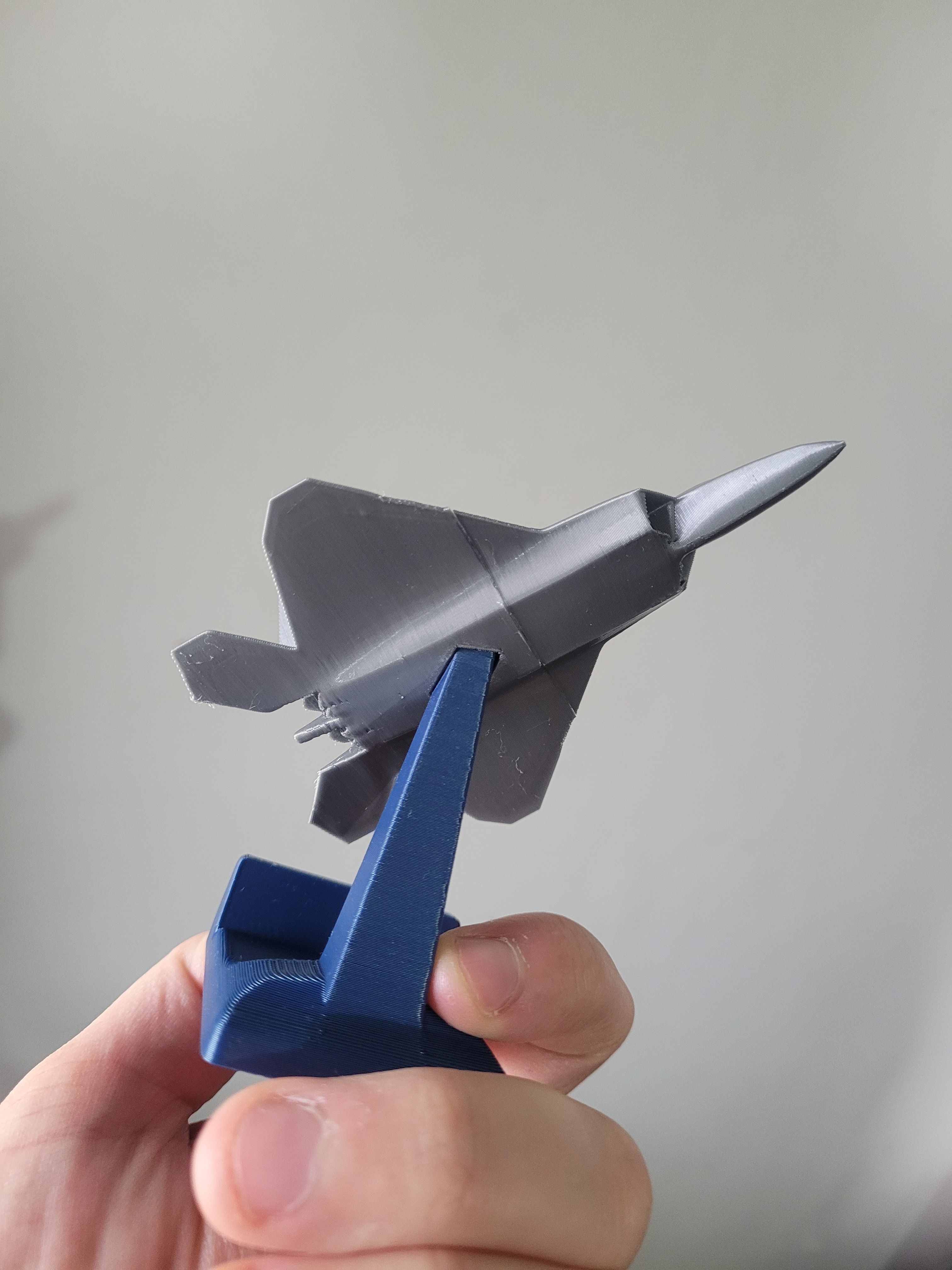 3D file F22 RAPTOR IN A STAND・3D printing template to download・Cults