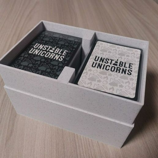 a81cfb81-5b39-452d-bf80-0de30eb4dee9.jpg Unstable Unicorns box (all expansion with original lid)