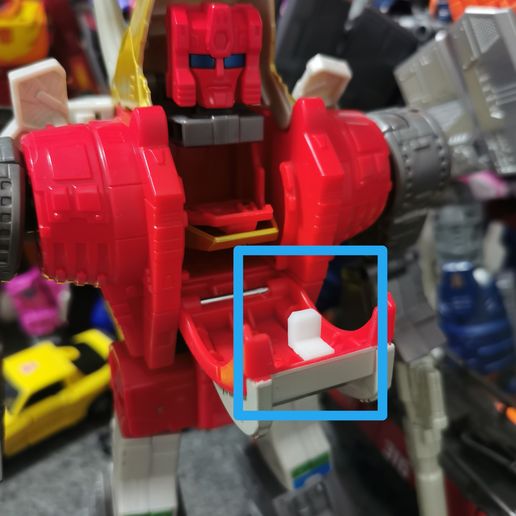 slug_chest.jpg Transformers ss86 Dinobot Slug sword