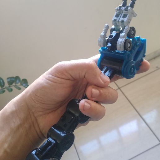 IMG_20221011_170920281.jpg Transformers Drillbit para Cybertron Metroplex