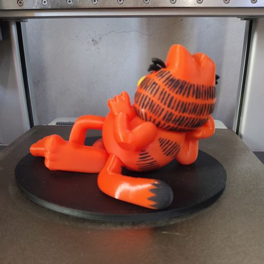 IMG_20251228_190925795.jpg Garfield deitado - modelo 3D para impressão FDM 🐱