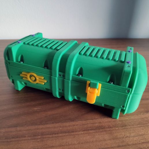 1741108232134.jpg Fallout - Taquilla / cofre Vault Tec con bisagra y pestillo