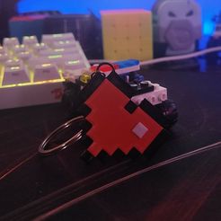 foto-real.jpeg STL file MINECRAFT HEART KEYCHAIN・3D printing idea to download