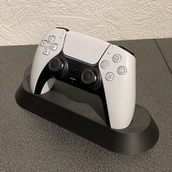 IMG_4637.jpeg Free STL file PS5 Controller stand・3D printing design to download