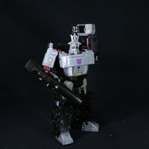 05.jpg Dimensionsklinge für Transformers Megatron