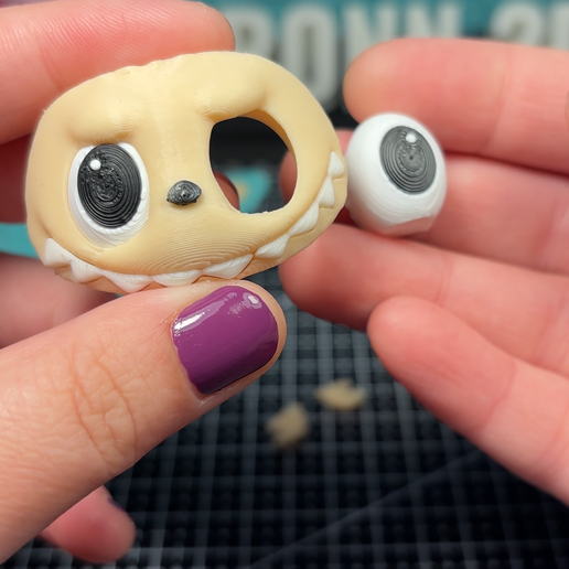 IMG_3651.png Fita para a cabeça do chefe Labubu | Fita para a cabeça imprimível em 3D | Fita para o cabelo com design divertido