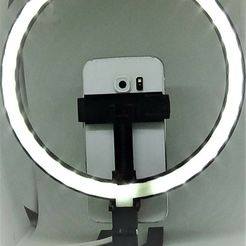 5-med-mobil-lodret-forfra-tændt-lys.jpg LED ring light and phone stand