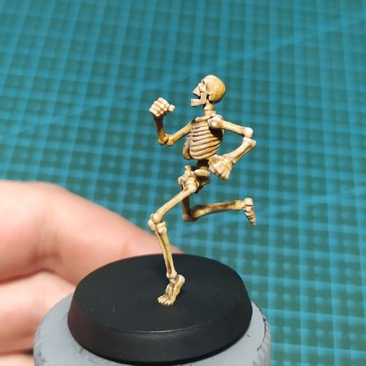 dgtoolxzEBE.jpg Ciudad maldita - Esparta esquelética.