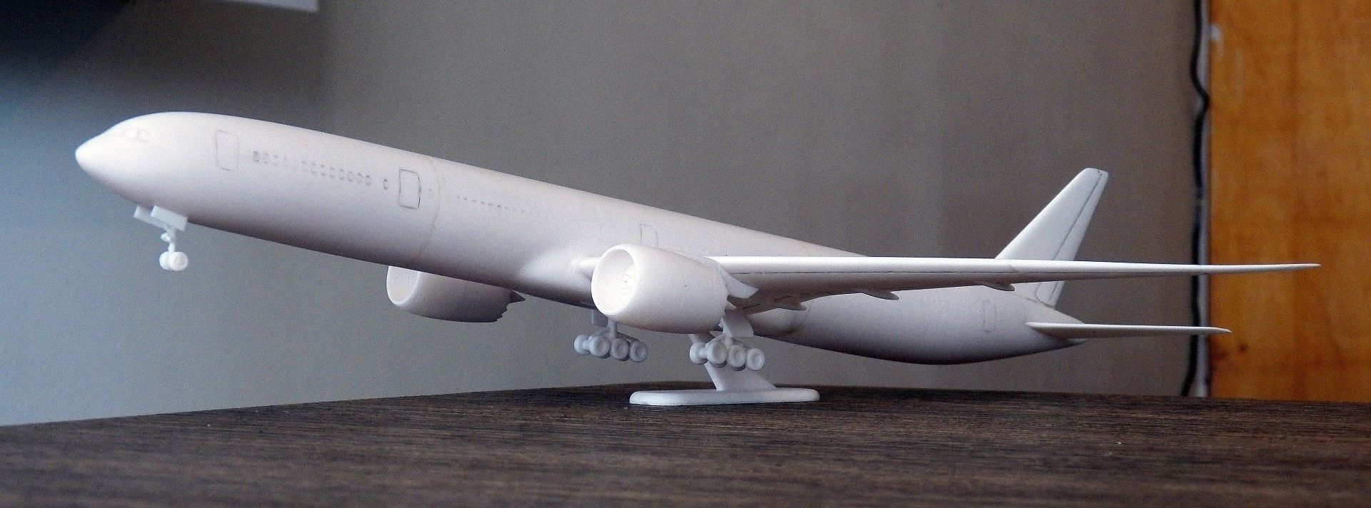 100_0077 (Large).jpg Télécharger fichier STL Modèle réduit d'avion Boeing 777X • Modèle imprimable en 3D, guaro3d