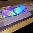 20240326_101136.jpg Ergonomic Alice Layout Mechanical Keyboard Wrist Rest