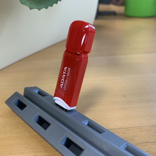 IMG_3848.jpg Support pour clé USB