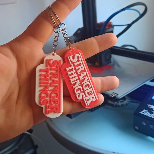 1000426756.jpg llavero stranger things