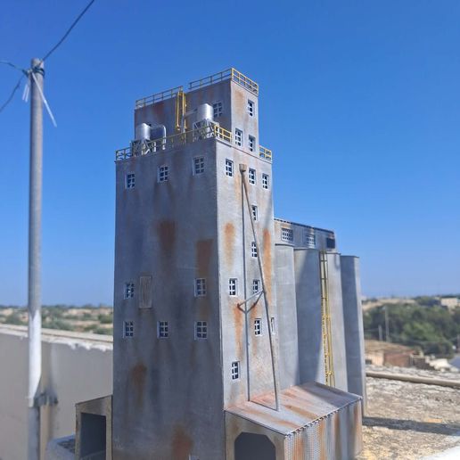 N scale or HO silo building