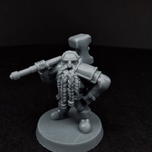🎲 Dwarf Warrior Miniature・Free STL File for 3D printing・Cults