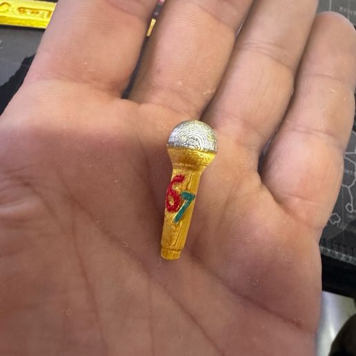 67-mic.jpeg 67 Boombox & Micrófono - Juego de accesorios Elfo de la estantería ¡50 minutos de impresión!