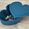 tempImageZ1GCnG.jpg Heart Box with Pivot Lid