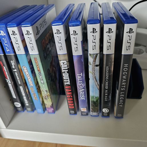 20240202_124658.jpg PS5 game holder