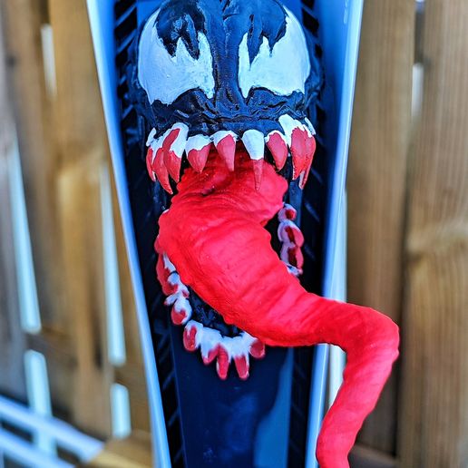 1694790454566-01.jpeg Tête de Venom imprimée en 3D pour la Playstation 5