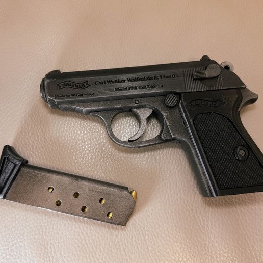 IMG_4572.jpg Walther PPK – Highly Detailed Realistic Prop (Easy Print & Reliable Use)