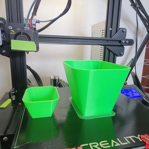 20220213_101620.jpg (Luminated) Axial SMT10 GRAVE DIGGER Stand