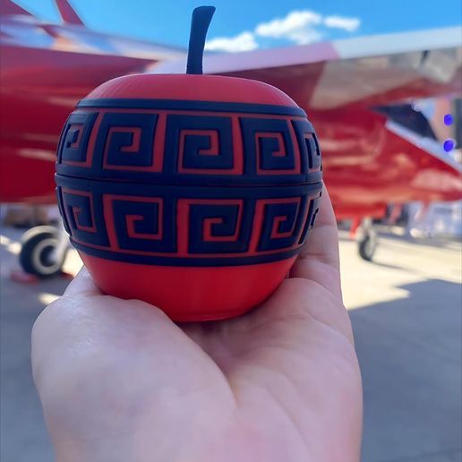 sss.jpg Antique Red Apple