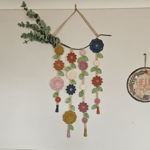 Crochet-Effect Flower Wall Hanging decor