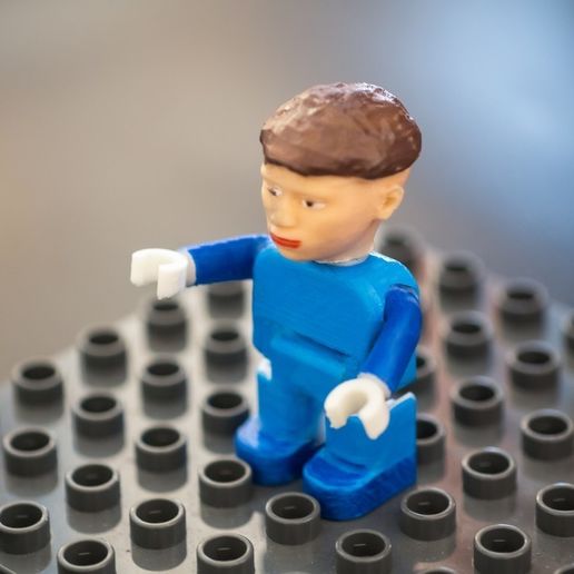 duplo_figure_1_stand.jpg Small man figure compatible with LEGO Duplo