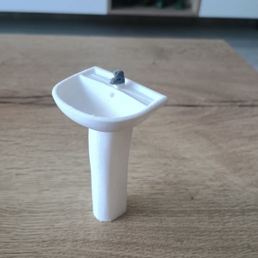 🏛️ Classic pedestal washbasin