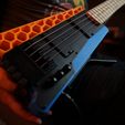 DSC05795.jpg PLAinberger v1 - A 3D printed headless Bass Guitar
